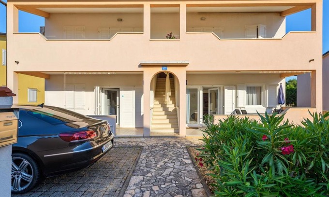 Lovrecica House | LUCREZIA house with apartments