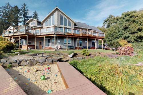 Lincoln City House | Lucy's Lagoon