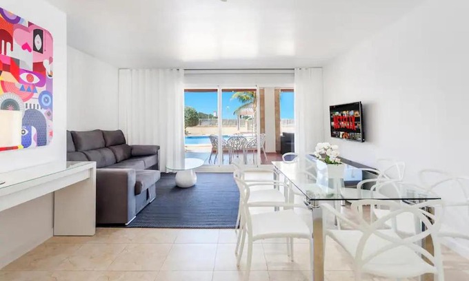 Platja de l'Arenal Apartment | Lujoso y Equipado Apartamento en Playa del Arenal
