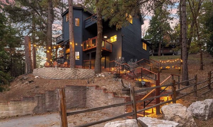 Blue Jay House | Lumiere Cabin Summary
