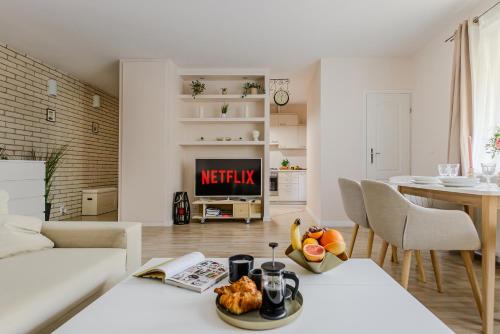 Powisle Apartment | Lumina apart with 2 terraces and parking