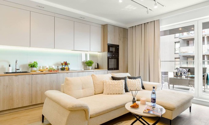 Baluty Apartment | Lumina glamour 3 bedroom apartment