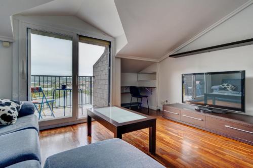 Irun Apartment | Luminoso ático con terraza, Irún, Parking, 4Pax