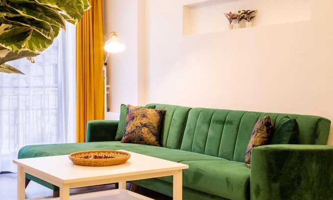 Iskele Mahallesi Apartment | Luminous Flat with Sea View in Izmir