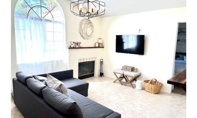 Rancho Santa Margarita Condo | Luminous condo with corner view walking distance from lake!