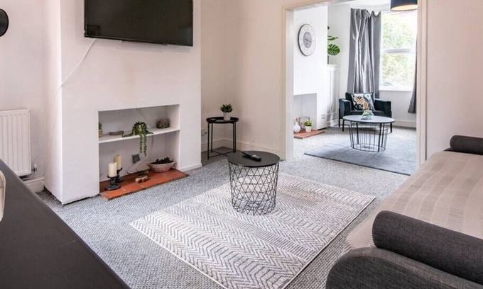 Walsall House | Lumley House - Delightful 2BR Terraced House near Birmingham