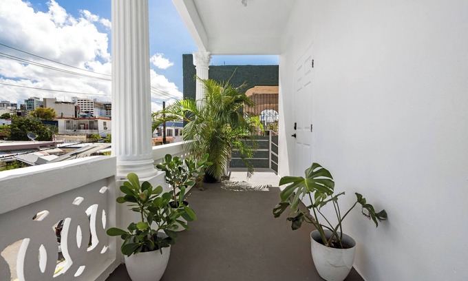 Hipodromo Apartment | Luna - Acogedor Refugio en Santurce — Cálido y Estiloso
