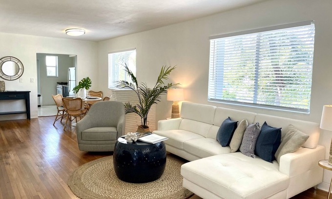 Surfside Apartment | Luna Beach Bungalow
