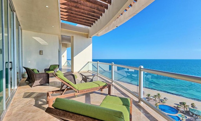 Puerto Penasco Apartment | Luna Blanca 1201 by Kivoya