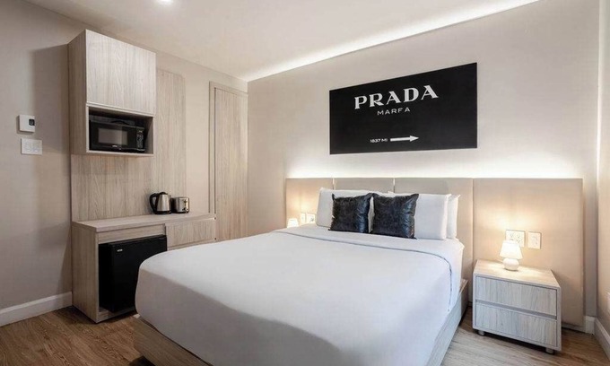 Gay Village Hotel | Luna Queen – Heart of Montreal