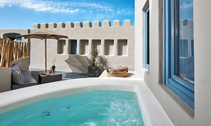 Pyrgos House | Luna Santorini Suites
