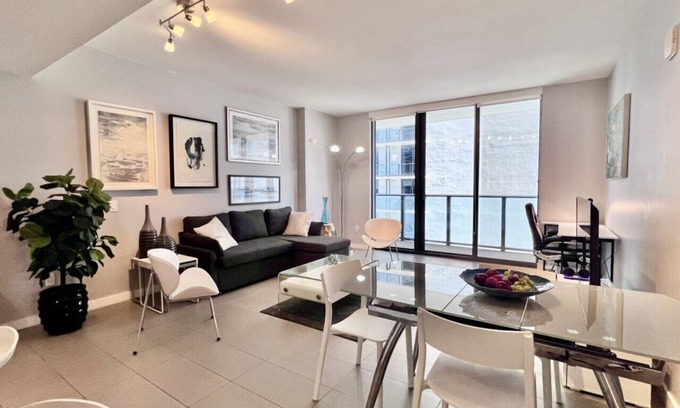 Edgewater Condo | Lunabase CityScape Serenity | Pools, Gym, Workspace