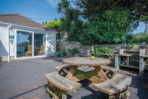 Rhossili Apartment | Lundy Lodge – 1 Bedroom Annex – Rhossili
