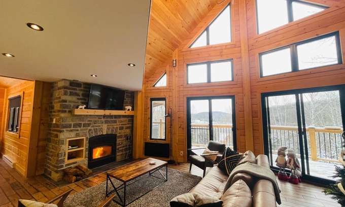 Amherst Ski Chalet | Lunord Kanata Tremblant (137 Pavillon-Kanata)