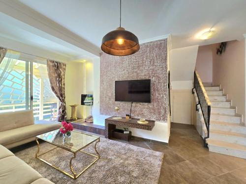Ishem Villa | Lura 1 Holiday House 235