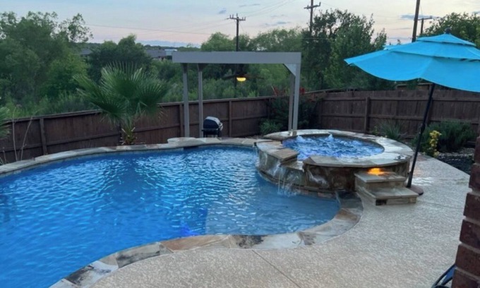San Antonio Villa | Lush 7-Bedroom, Heated pool, Spa, Home theater, Game room, St2n