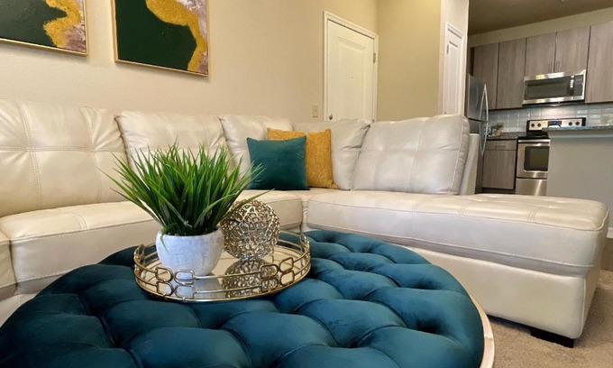 Northside Apartment | Lush Emerald Nr. JAX INT. Airport & Shopping