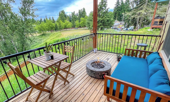 Highland Park House | Lush Green Paradise, Fire Pit, No Cleaning Fee