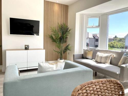 Porthcawl Apartment | Lush Porthcawl Coney Beach 2 bedroom apt, Spacious, Parking, Prime Location