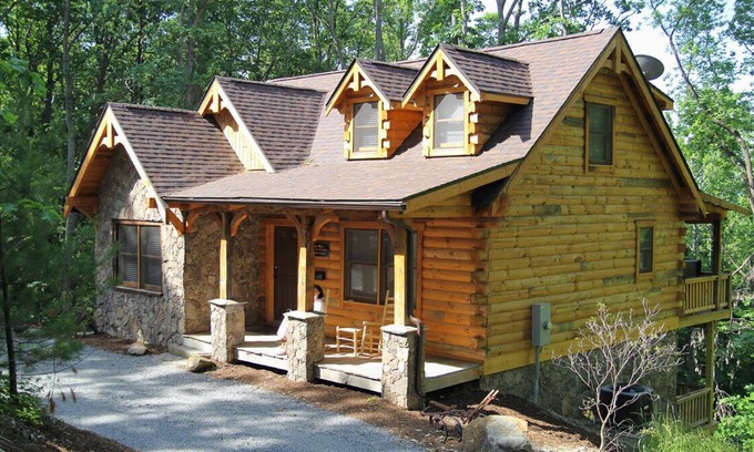 Stanardsville Cabin | Luvin on the Ridge | 2 Bed, 3 Bath