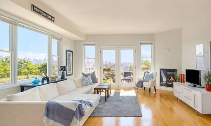 Union City Condo | Lux 3 Bed/2Bath Overlooks Manhattan - Across the River