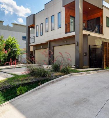 Old East Dallas House | Lux 6BR 2Game Rooms Dallas