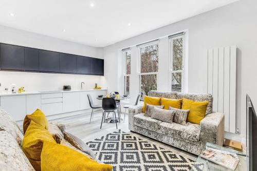 Abbey Road Apartment | LUX Abbey Road Apartment Sleeps up to 7