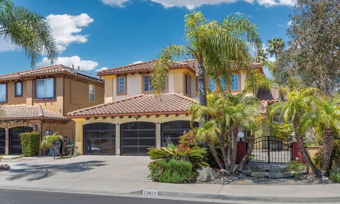 Huntington Beach Villa | LUX - Amazing Huntington Beach City Home Walk 2 Beach And Close to Disney