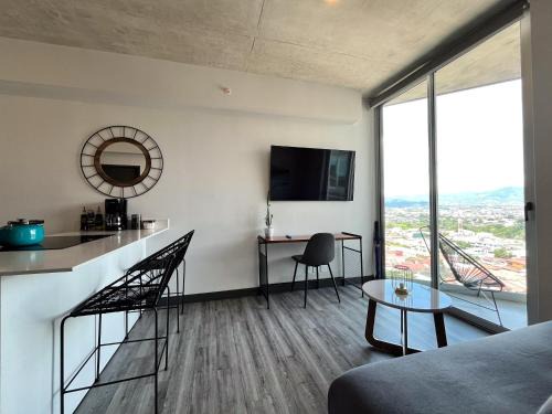 Mata Redonda Apartment | Lux at 15, Pool, Gym and Stylish City Stay