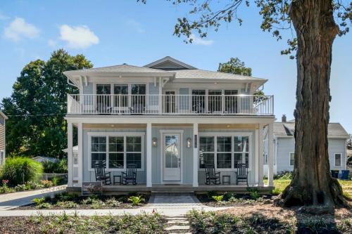 South Haven House | Lux Beach Home Lake Views Firepit