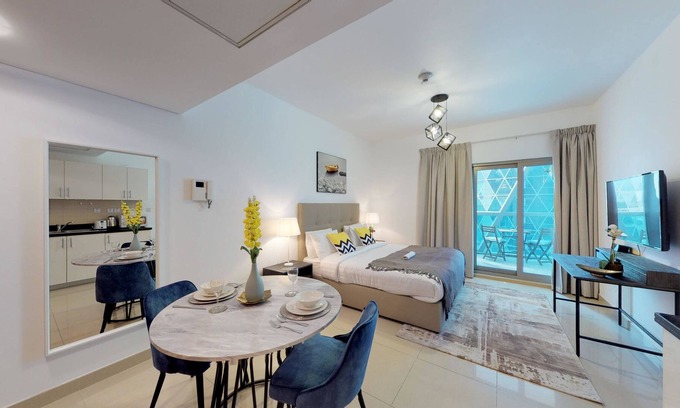 DIFC Apartment | ★Lux BnB I Studio I DIFC I Balcony I Tennis★