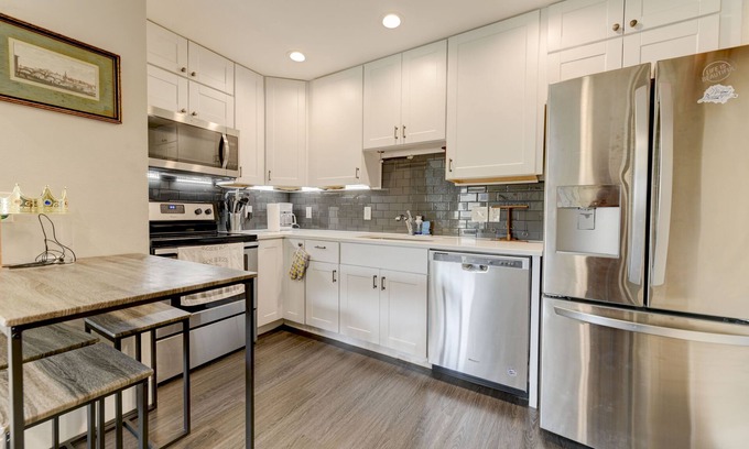 St. Johns House | Lux Central Modern Spacious 1 bd 2 bath townhomen