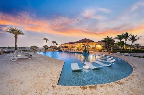 Gold Coast Apartment | Lux Condo In Gold Coast Aruba W Pools & Gym