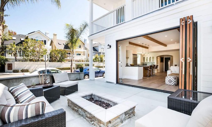 Corona del Mar House | Lux contemporary ocean view house w/rooftop deck