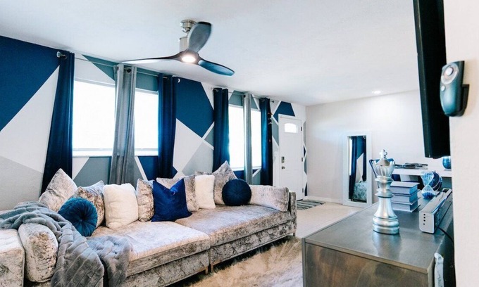 Holly Hill House | Lux Experience Summar