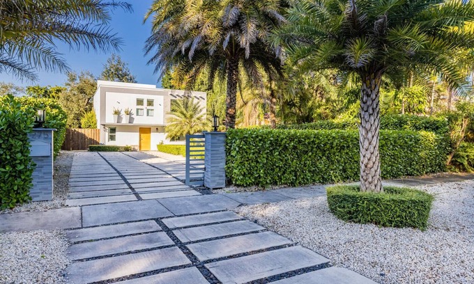 El Portal House | Lux gated and amazingly landscaped NEW Villa 4 bedrooms