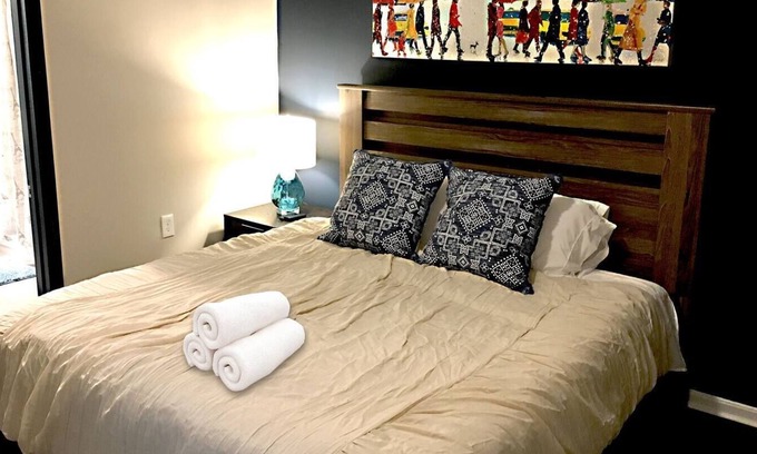Highlands House | Lux Highlands Gem | Monthly Stay - 2BR 2BA Dog OK