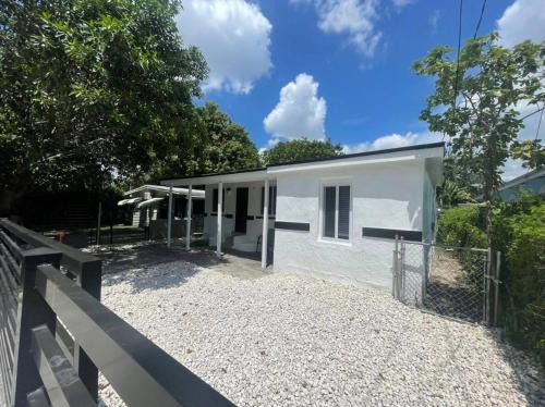 Seybold Ski Chalet | Lux Home near airport beach DWTN midtown wynwood