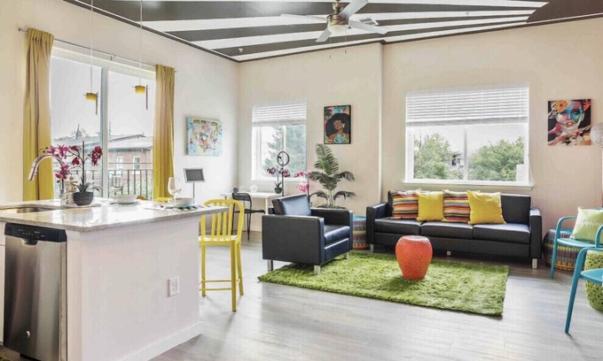 Downtown Baltimore Apartment | Lux House Of Champagne 2BR 2BA w/Free Parking & Wifi