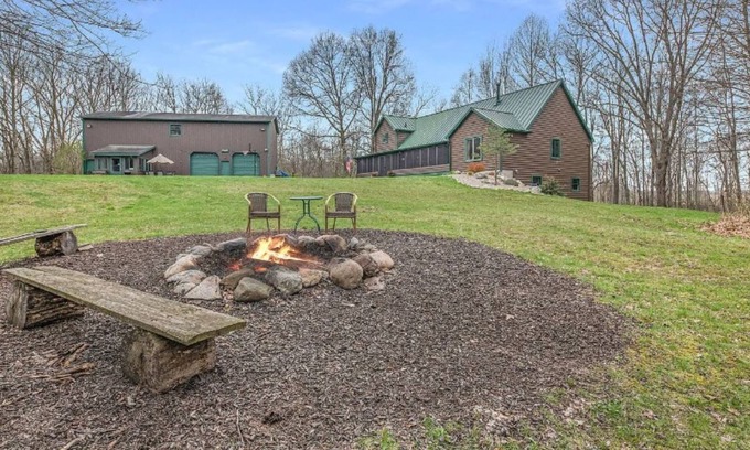Lawrence Cabin | LUX LODGE Sleeps 20 Game Rm Bach Party Golf nearby Pontoon Rental Kayaks