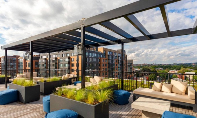 Mount Vernon Triangle Apartment | Lux Mount Vernon 1BR w/Gym, Rooftop, W/D, walk to Metro, by Blueground