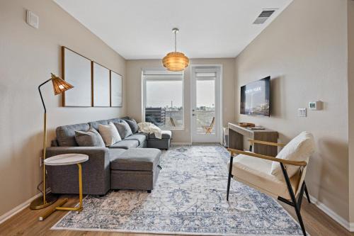 North Park Apartment | LUX Oasis North Park, King Beds, Workspaces, Parking