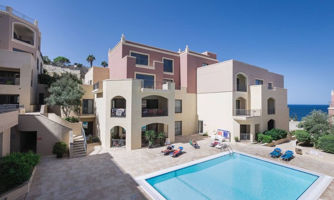 Għadira Apartment | Lux Seaview Pool-Hosted by Sweetstay