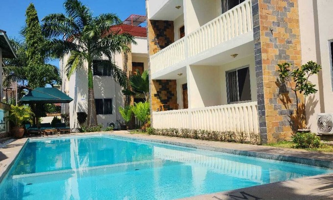 Diani Beach Villa | Lux Suites Diani Airstrip Villas