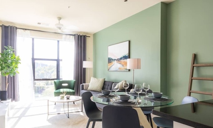 Eisenhower East Apartment | LUX Upscale & Fresh 2 BR Heart of Old Town - DCA