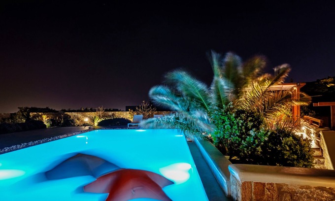 Tourlos Villa | Lux Villa, 5 Master BR, Private Pool, Sunset View!
