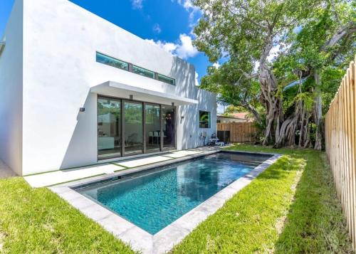 Buena Vista House | Lux Villa with Pool, Wynwood House by RoveTravel