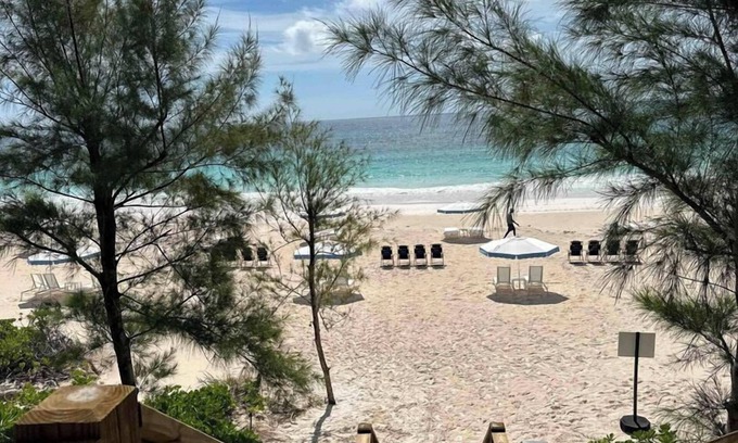 Dunmore Town Condo | Lux Waterfront Cottage in Exclusive Briland Club w/Marina, Beach, Pickleball