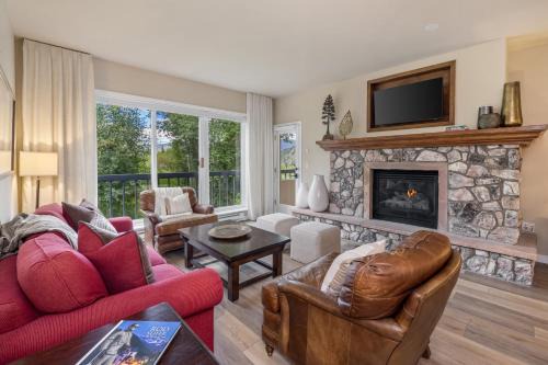 Beaver Creek Apartment | Luxe 2BR Beaver Creek Retreat - Balcony Views & Hiking Access