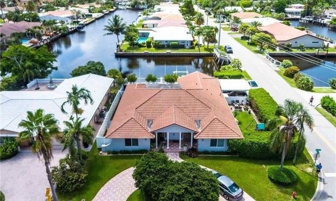 Fort Lauderdale Villa | Luxe 4BR Waterfront | Sauna & Htd Pool, Near Beach